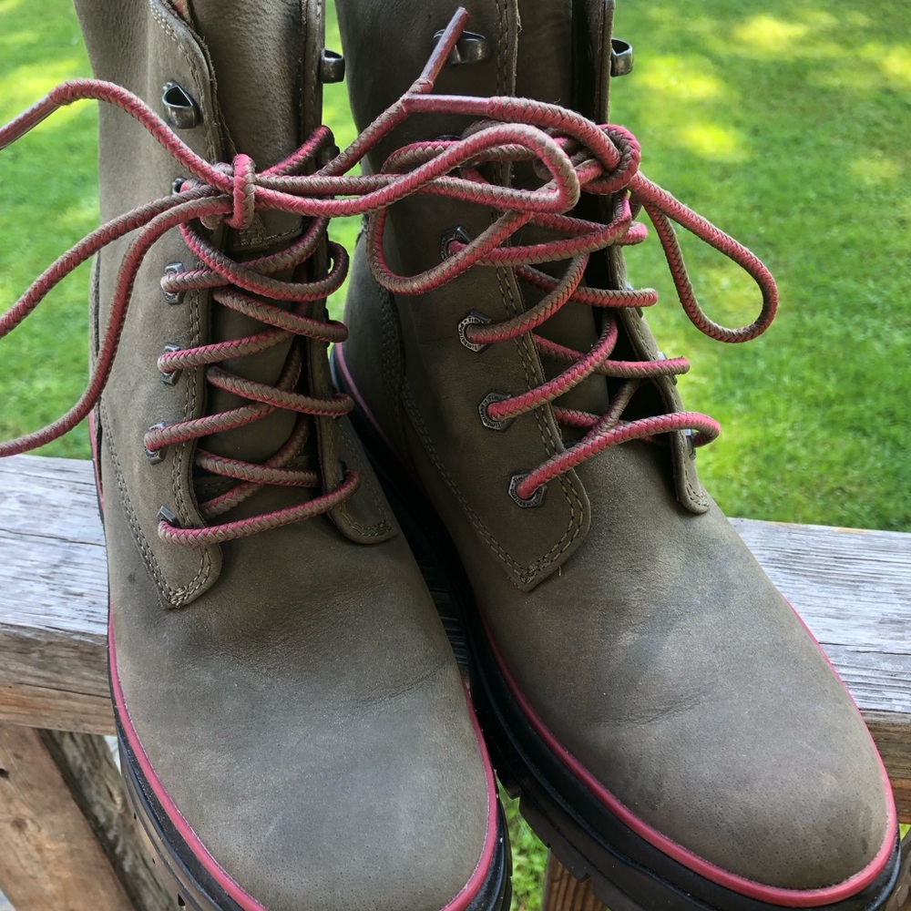 Women’s waterproof boots